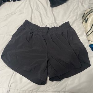 Lululemon Size 12, Black speed up mid rise lines shorts 4”